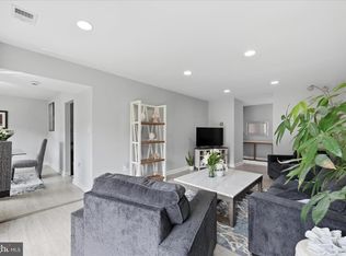 9731 Kings Crown Ct APT 102, Fairfax, VA 22031