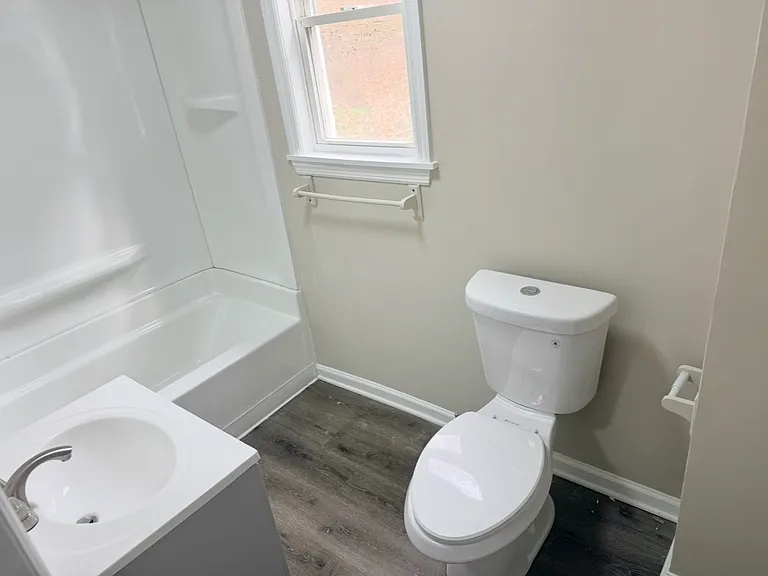 3-5-7 Maple St #7 — Photo 6