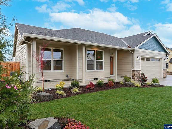 2nd image of 313 NE Clay St