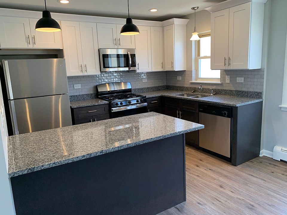 Brand New Eat-in Kitchen