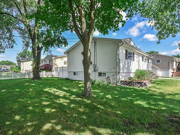 4th image of 3954 Darby Ln