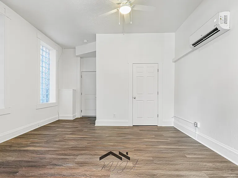 427 Whiteman St #1 — Photo 8