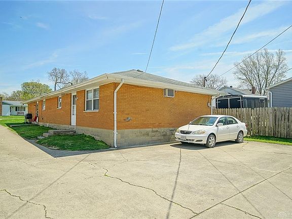 3rd image of 1833 North Blvd