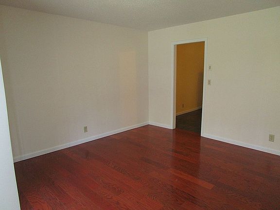 3rd image of 3343 Pinewood Ave