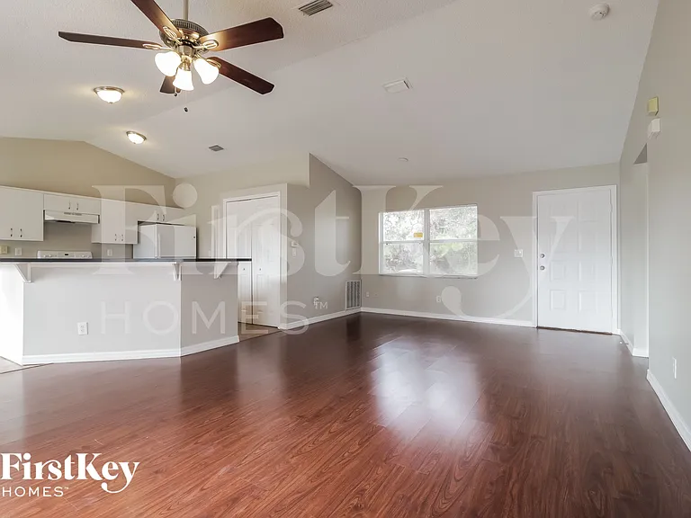 1674 Waltz St SE — Photo 3