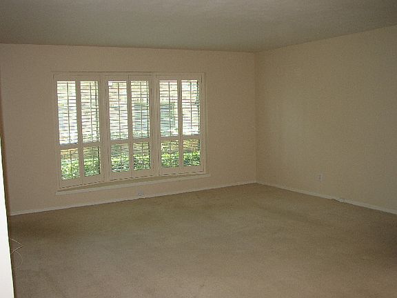3rd image of 7935 Royal Ln APT 118