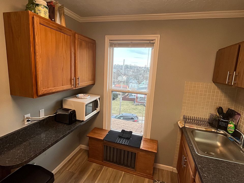 upstairs apt kitchen
