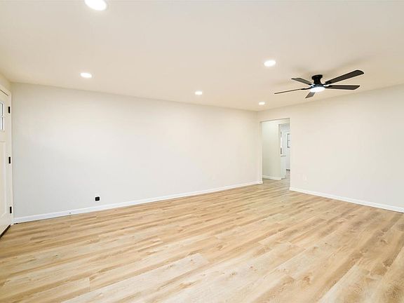 2nd image of 1758 Manor Dr