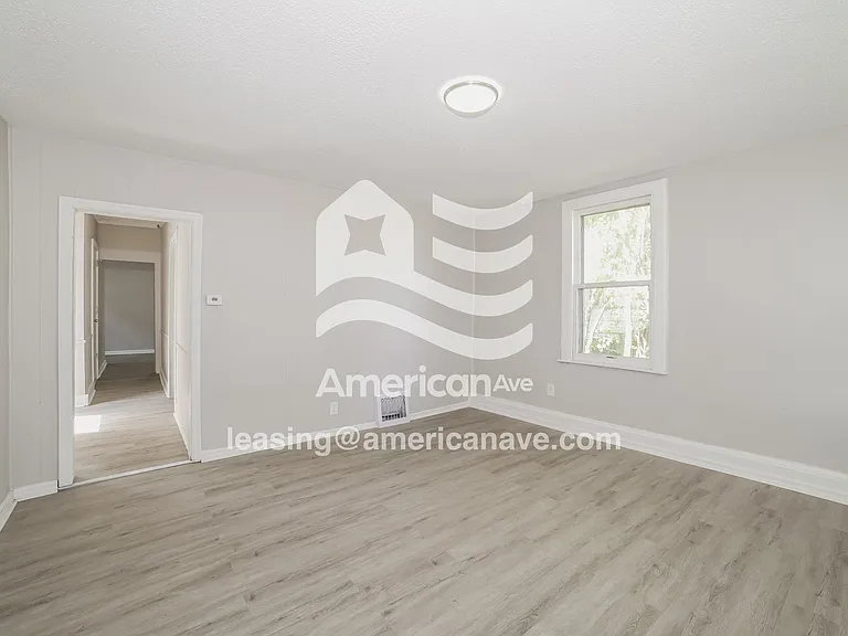 1346879_004_living_room_12851684.jpg