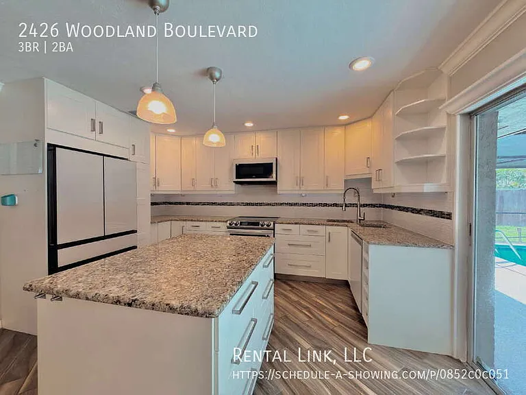 2426 Woodland Blvd — Photo 14