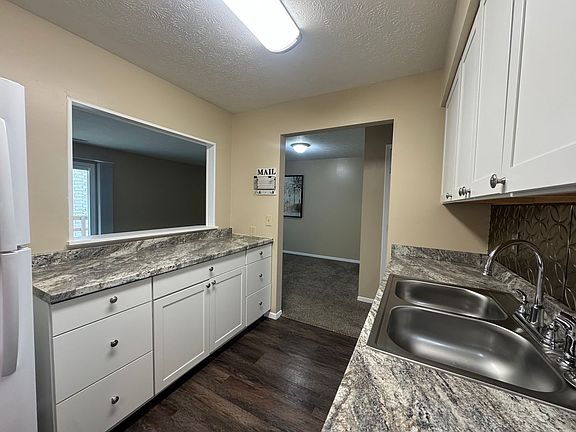 5th image of 2801 Emerson Ave #15