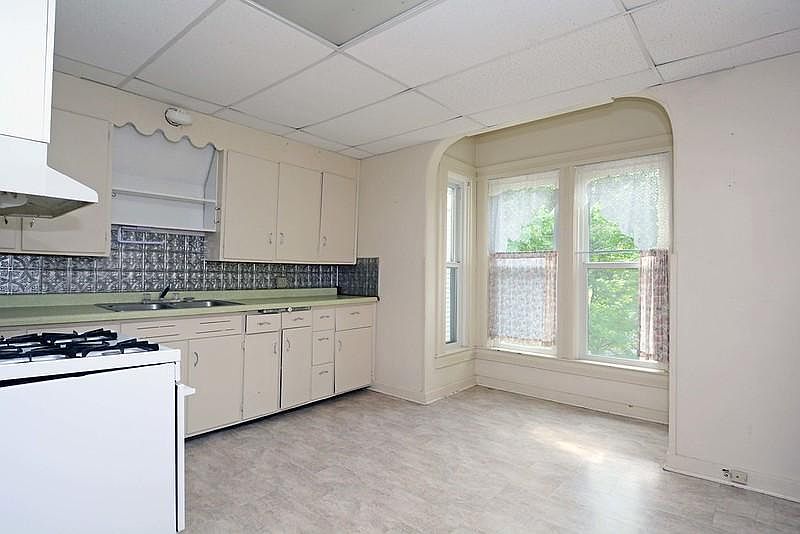 1st image of 1009 Division St S APT 3