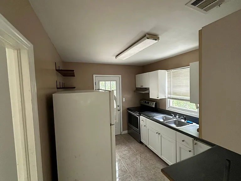 415 Canna Dr — Photo 2