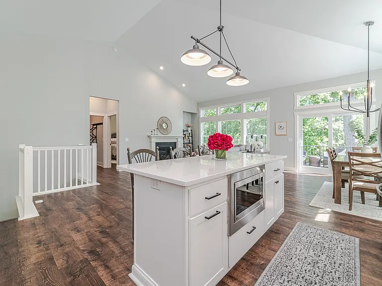 5145 Ranchview Ln N — Photo 16