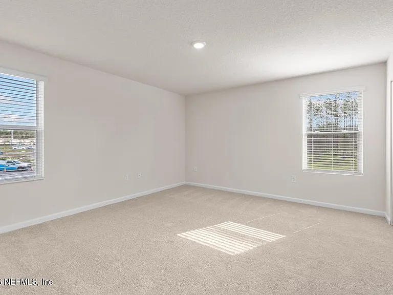 21 Temple Dr — Photo 23