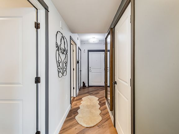 4th image of 1021 N Garfield St APT 438