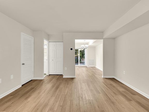 4th image of 746 Azalea Dr Unit 12