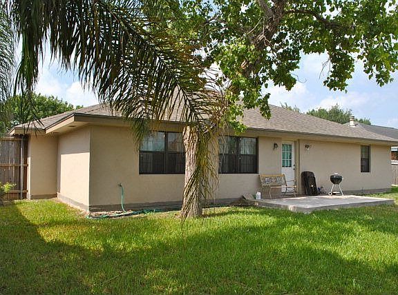 3rd image of 1920 Pelican Ave