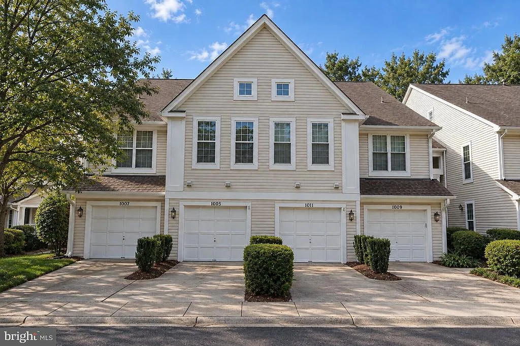 2 bed, 2.5 bath, 1109 sqft, $3,790 — Photo 1