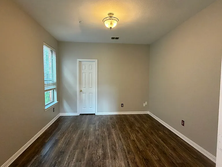 7116 Occidental Rd — Photo 12