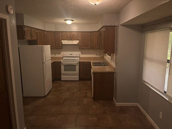 4th image of 1651 W Wayland St