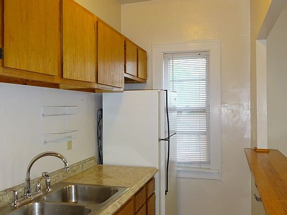 4th image of 14 Oak Grove St APT 208