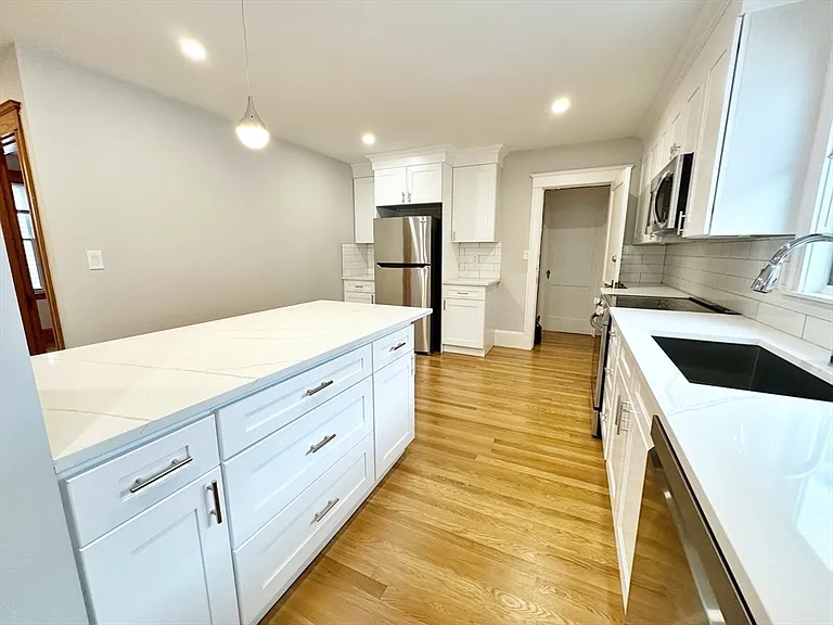 75 Governor Winthrop Rd — Photo 4