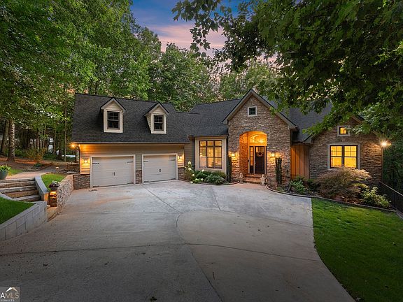 2nd image of 746 Plum Ln