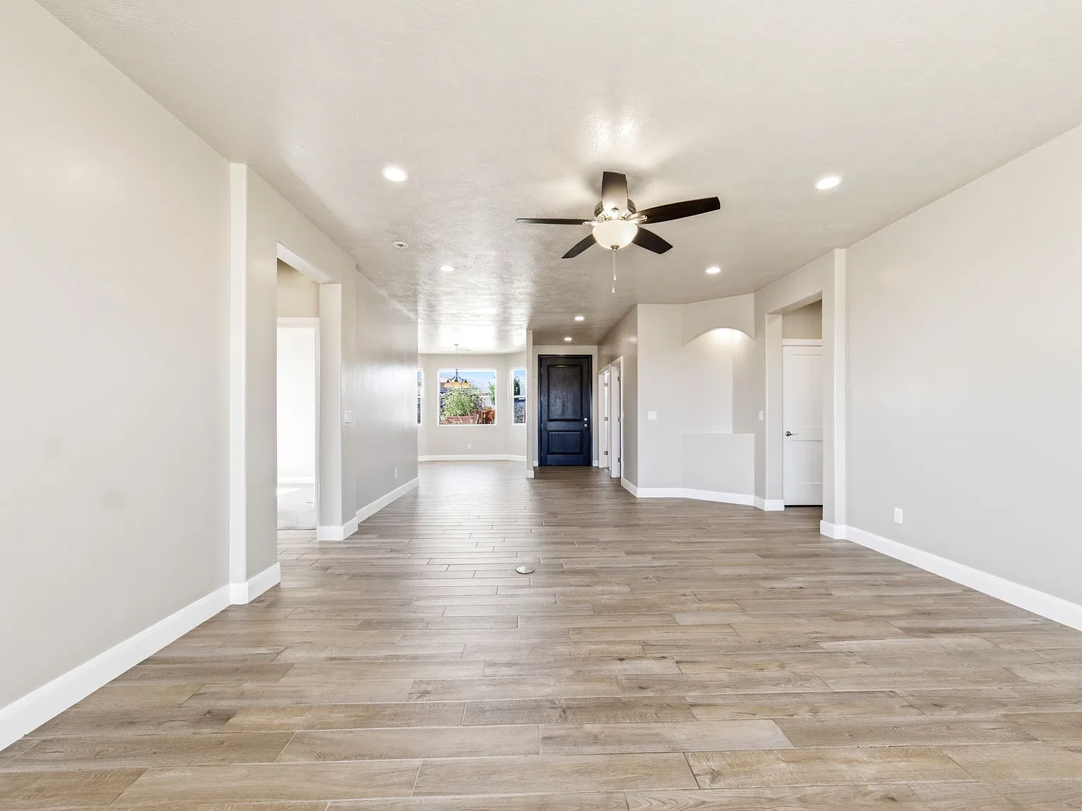 3 bed, 1705 sqft, $2,200 — Photo 3