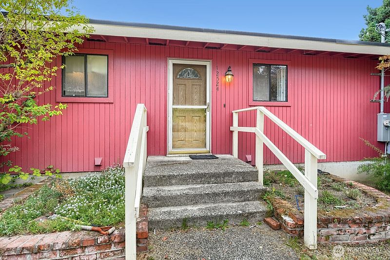 4th image of 12524 13th Avenue SW