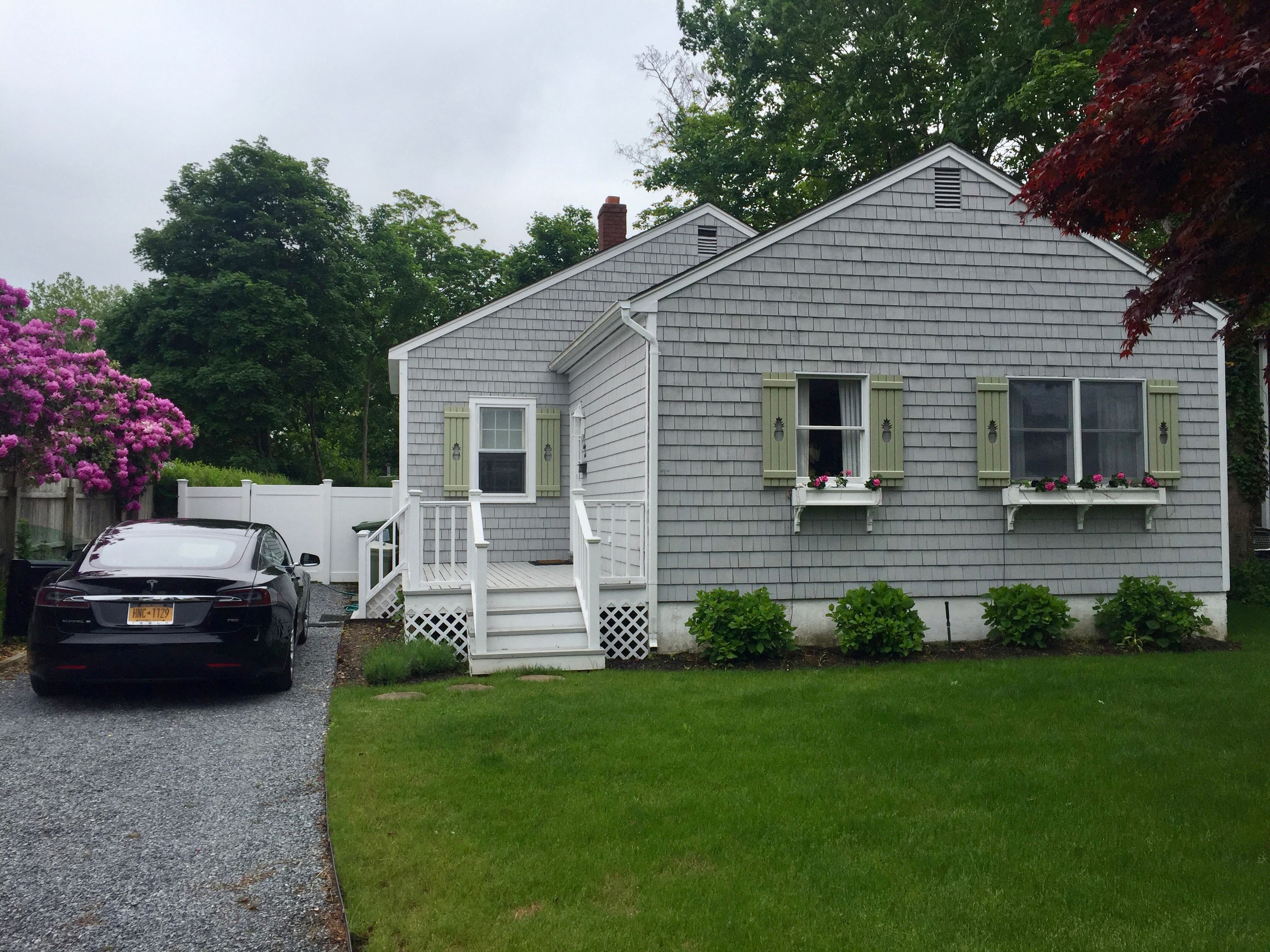 66 Dale St in Southampton Out East