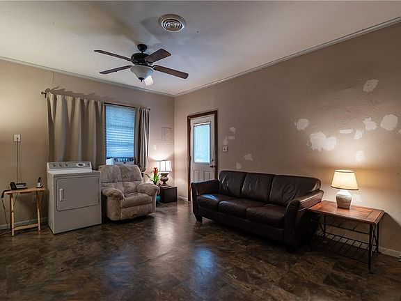 3rd image of 2405 Skyline Dr