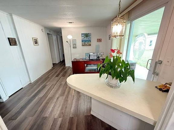 5th image of 15777 Bolesta Rd #101