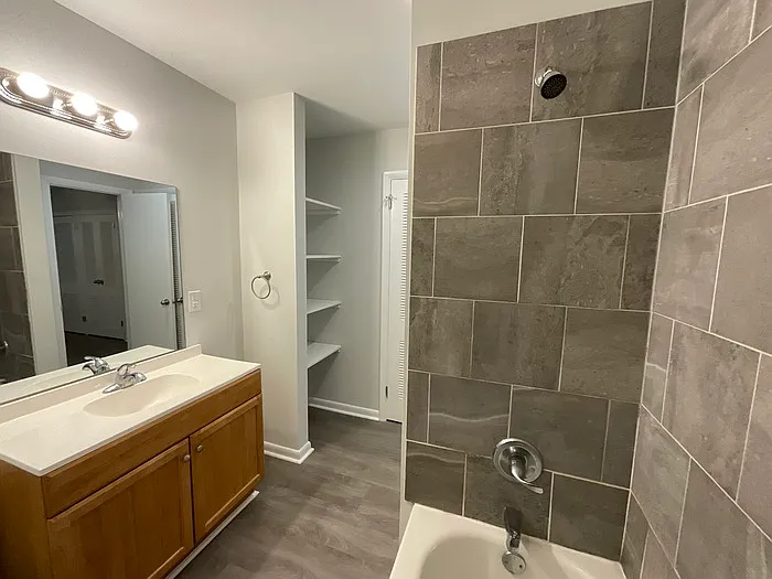 411 N Thompson St — Photo 17