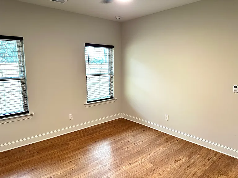 525 N Linwood Ave — Photo 16