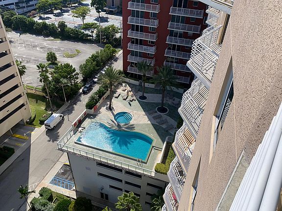 3rd image of 1551 N Flagler Dr Unit 1517