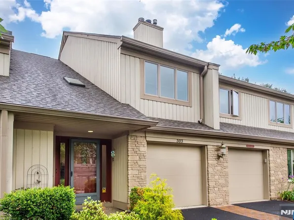 303 Vista View Dr, Mahwah, NJ 07430
