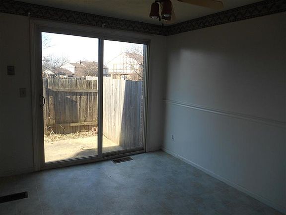 5th image of 7532 Graystone Ct #174