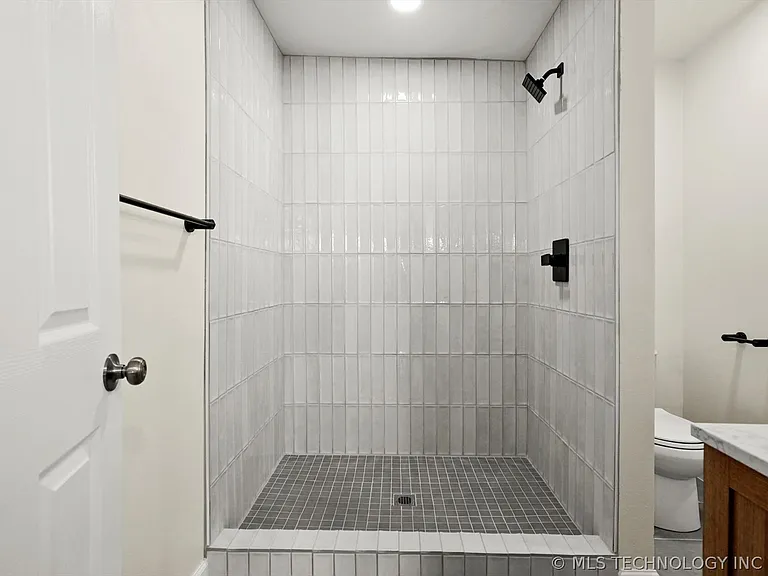 524 W Toledo St — Photo 14
