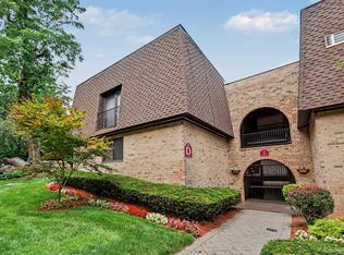 352 Central Park Avenue #D11, Scarsdale, NY 10583