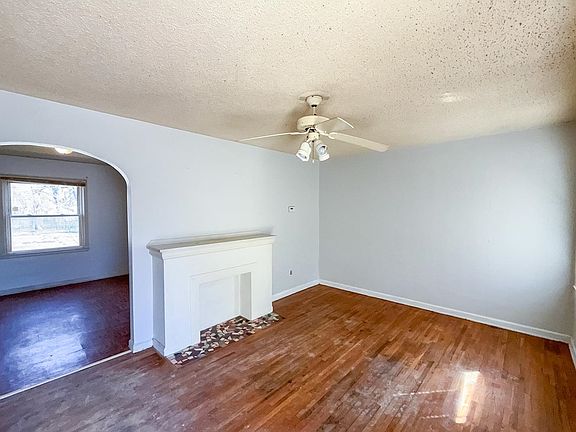 3rd image of 2048 S Main St