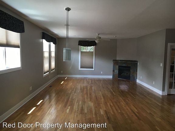 4th image of 226 E Saint Joseph St