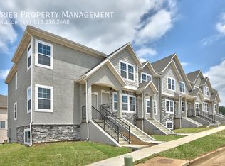 1823 W Spruce St, Olathe, KS 66061