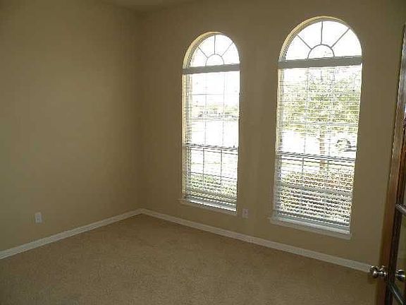 3rd image of 510 Hidden Brook Ln