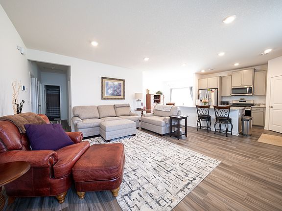 3rd image of 4839 Empress Ave N