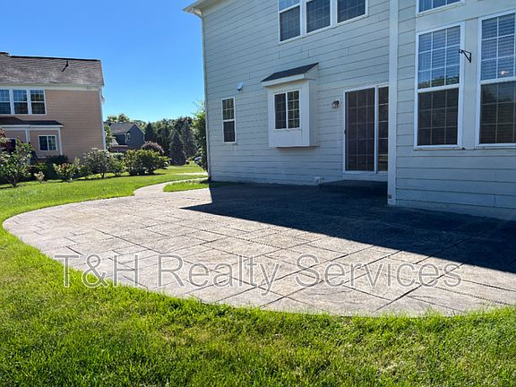 5th image of 3712 Castle Rock Dr