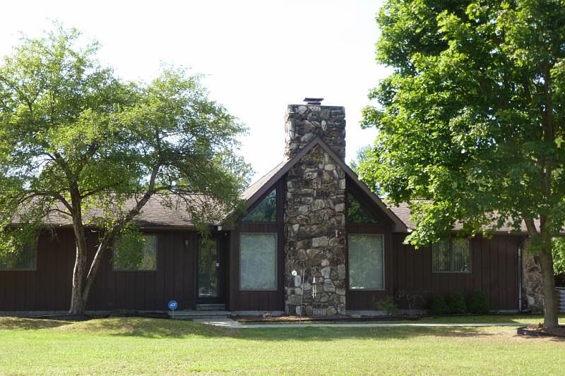 1st image of 284 Gilchrist Ave