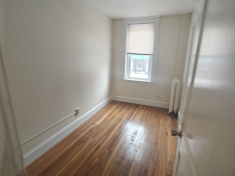 2nd image of 9 Barrows St #3