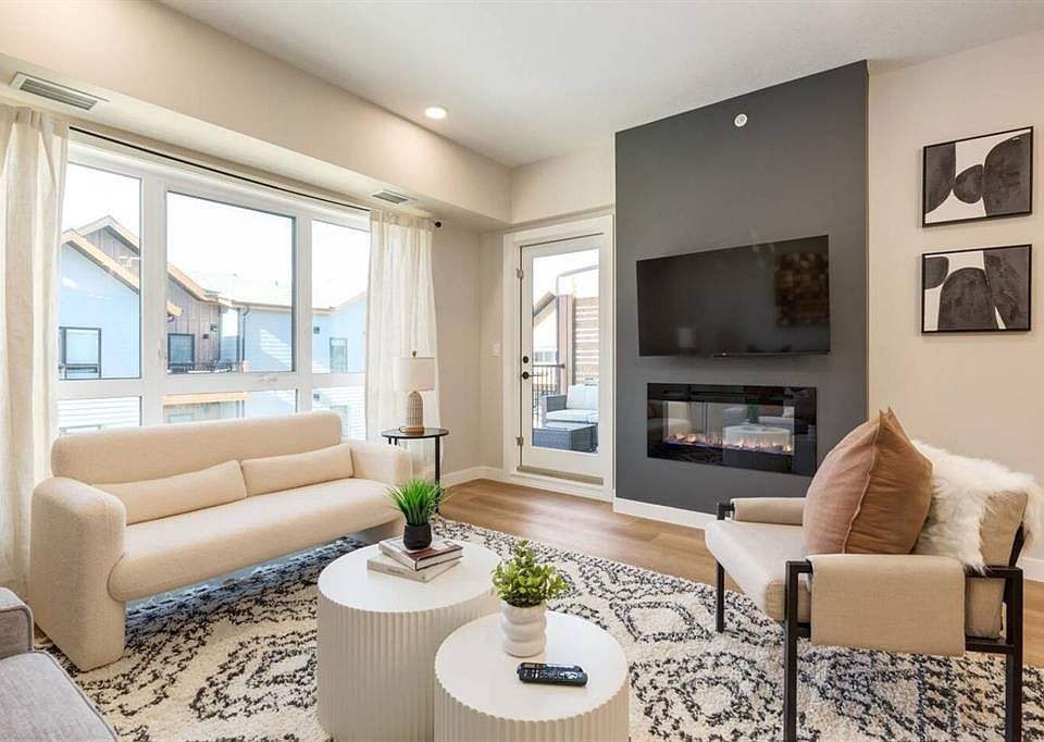 1st image of 200 W 2nd Ave #2316