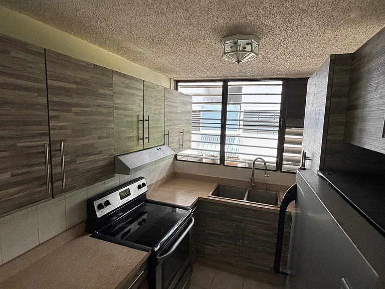 170 Avenue Arterial Hostos F1cond Parque Ctr — Photo 16